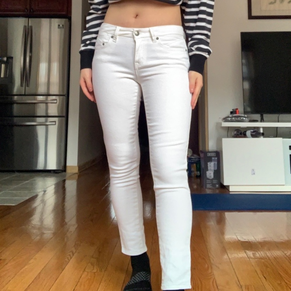 Forever 21 White Ankle Cut Skinny Jeans